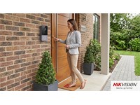 Hikvision Video Intercom Villa Door Station, 2 MP, Standard PoE, Built-in Loud Speaker & Omnidirectional Microphone, Noise Suppression & Echo Cancellation, RS485, Internal Mifare Card Reader, Capacity:2000, TCP/IP, RTSP, 138×65×27mm, IP65 [HKV DS-KV6113-WPE1]